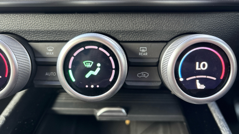 Skoda Superb 2.0 TDI SE Technology 5dr DSG Diesel Estate